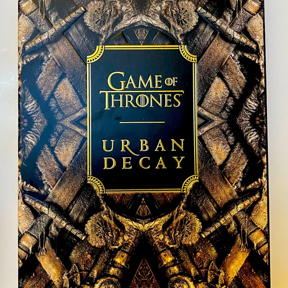 Urban Decay Game of Thrones Eyeshadow Palette